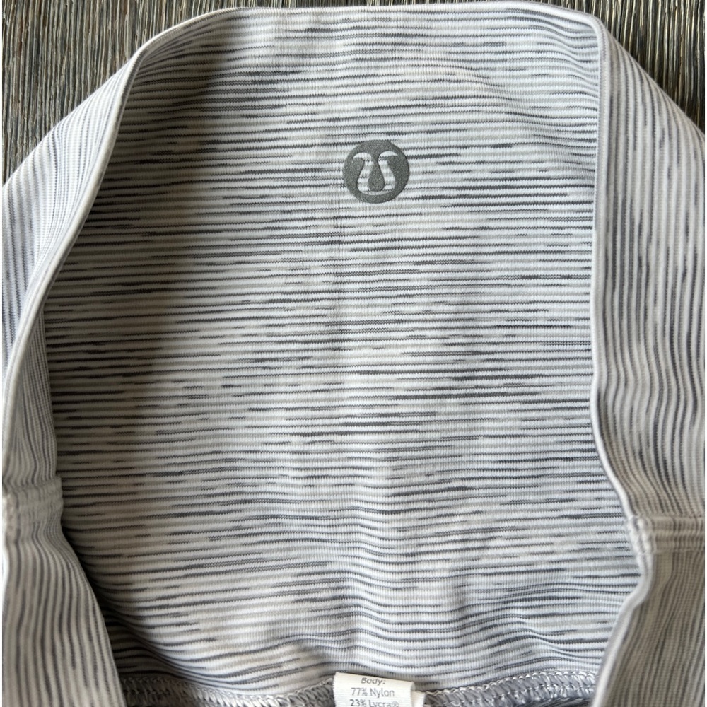 Lululemon Wunder Under Grey Crop Special Edition Scalloped Hem legging. Size 4 - Picture 10 of 12